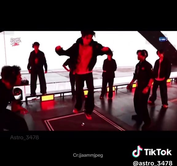 Things you do for love— The whole Point was - I have to impress tata 😂 PERTHSANTA ROCK N IDOL #เพิร์ธแซนต้าพี่นักร้องน้องนักเต้น #PerthSanta #เพิร์ธแซนต้า #perthtanapon #Santapp @PERTHPPE @Santa