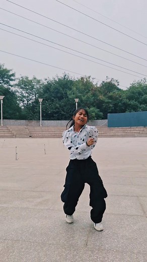 Somare nejana 🎵chakma song Dol pele ekka share gori doh❤️ #hiphopdance #chakmasong #novonilchakma #chakmagirl #ChakmaCommunity #tracydancer #tracychakma #explorepage #hilightseveryonefollowers #share | Tracydancer