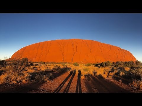 Sunrise walk around base of Uluru in VR 360° 4K