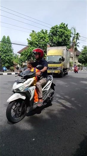 Mobil Box Kuning Glinding