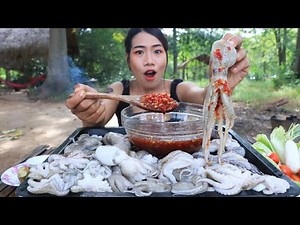 Mukbang octopus boiled with chili sauce - Eating and cooking octopus