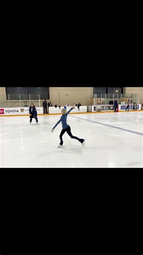 Double Three-Turns with Arm Movements for Figure Skaters #figureskating #threeturns