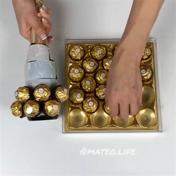 How to turn your bottle of champagne into a chocolate-covered pineapple 💯 | MetDaan DIY