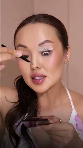 Learn to Apply False Lashes in Just 5 Minutes! 👁️💖