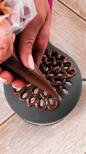 🍫 She Used a Pasta Ladle to Make Chocolate Flowers?! 🍝🌸 | Dessert Hack