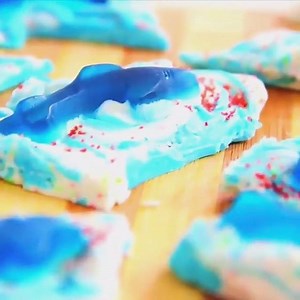 543K views · 4.3K reactions | Shark Bark is easy. And delicious. And really fun. LIKE Cooking Panda for more delicious videos!!! | Cooking Panda | Facebook