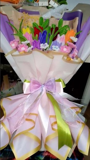 customize flower boquet using fuzzy wire