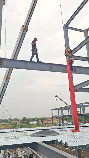 Extreme workers, it's time to get off #reel #ironworker #construction #erection #welder #welding | Dunia LAS
