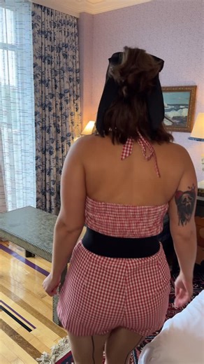 Kelly 💕 on Instagram: "What’s the ultimate ‘man cave’ setup? Pool table, bar, big-screen TV, classic car in the garage? Drop your dream setup below! 🍻🏁"