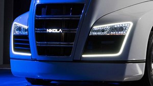 Nikola One Unveiled: Hydrogen-Electric Semi Truck With 320 kWh Battery, Production In 2020