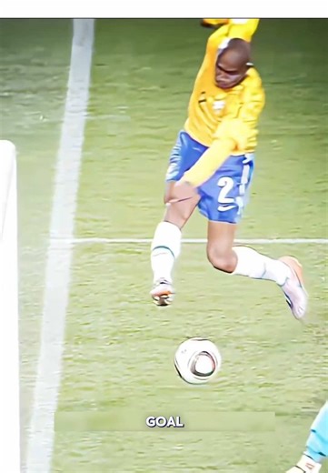 Luck or pure genius? 🤔 The hidden physics behind Maicon’s impossible zero-angle striker. 🇧🇷🚀 #footballanalysis #maicon #worldcup #brazil #trivela