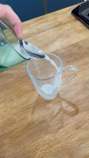 You told me to flip the spoon… and it actually worked! #KitchenHack #CookingTips #Foodie #BarryLewis
