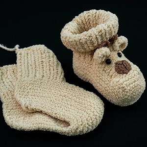 A tutorial for baby booties “Teddy bears” - simple socks knitted with needles! | Miarti - Crochet and Knitting