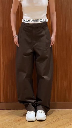 [Just Launched] With these pants, you can match OR share with your other half, and you’ll both look just as good 😘 484875 Uniqlo: C Barrel Pants #UniqloC #UNIQLOMY #MYLifeWear #SimpleMadeBetter | UNIQLO Malaysia
