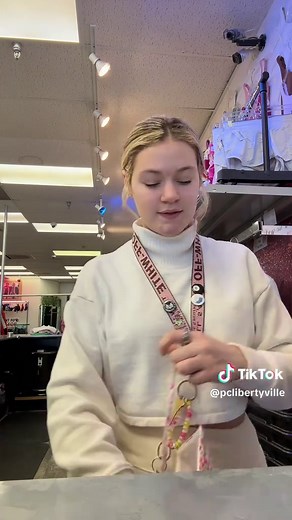 Enter with Averie! #platoscloset #platosclosetlibertyville #buywithme #buywithaverie #buywithplatos