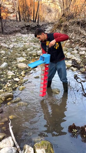 Finding Gold Using a DIY Pump | 5-Minute Crafts Family