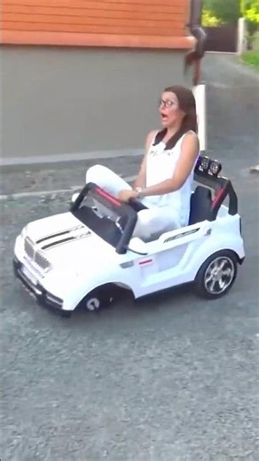 Vaarallinen ajomatka ilman yhtä pyörää! 🚗⚠️ #shorts