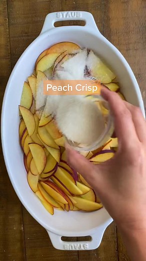 Easy Peach Crisp Recipe with Ice Cream