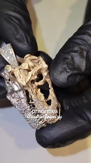 Custom rex project 🦖 real skull of rex! #jewelrymaking #montreal #diamonds #jewelry #CustomJewelry #art #lifesty #foryou #pourtoi #quebec #hiphopjewelry #rapmusic #lucky #diamond #rex