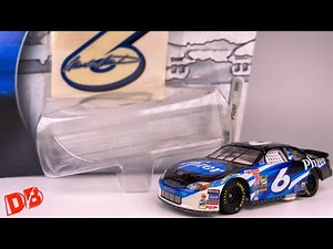 2002 MARK MARTIN PFIZER FORD TAURUS DIECASTBUFFET NASCAR HOT WHEELS DIECAST REVIEW 1/64