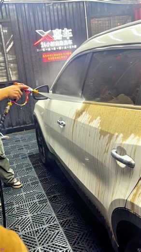 This short pressure washer handle is wild! It has a graffti design all over it that catches the eye!