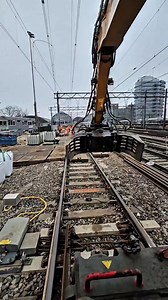 158K views · 1.2K reactions | Big rails or small rails – it’s not about the length, but about handling them safely. We work among people, so accidents can happen in an instant. Always communicate if you're about to do something unusual. That way, we prevent accidents and everyone knows what you’re doing. Have a great Sunday, everyone! #dutch #railroad #excavator #operator #motivation #for #you #918rail #dutchrailworker #vrstyle #liebherr #rail #railworker | Dutchrailworker | Facebook