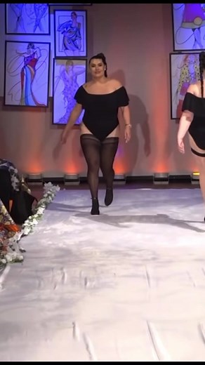 #bikini #fashiontiktok #swim #swimsuit #swimwear #fashionweek #fashion