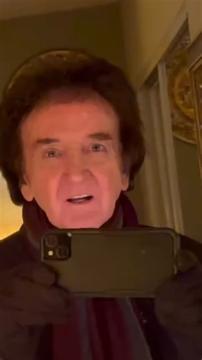 Johnny Dark on Instagram: "“WINTER WORLD OF LOVE” ❤️ #engelberthumperdinck"