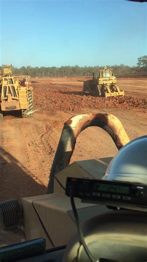 Some more twin powered scraper action . Building a dam up in Weipa. #scraper #637g #657g #twinpowered #earthmoving #construction #qbirt