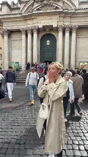 Seeing this in person is just Incredible🇮🇹✨ #rome #trevifountain #italy #rometravel #traveltok