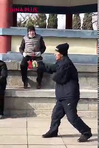 Take a look at the dazzling performance by a senior kung fu enthusiast who uses the nine-section-whip, a traditional Chinese weapon. #FunChina | China Plus Culture