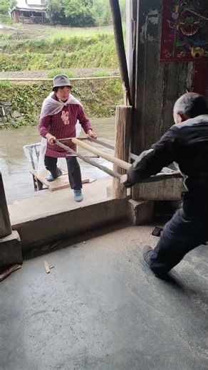 Traditional Two-Man Saw Cutting Wood | Old-School Lumber Cutting Technique