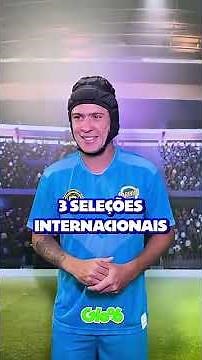 THE HELMET GOALKEEPER IN THE CHALLENGE OF THREE ⚽ | FUTEBOLERIA | Mundo Gloob #Shorts