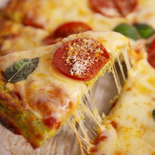 5.1M views · 46K shares | Good news: this Broccoli Crust Pizza is...