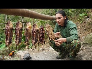skills of digging and catching bamboo rats, the process of making smoked rat meat, survival alone