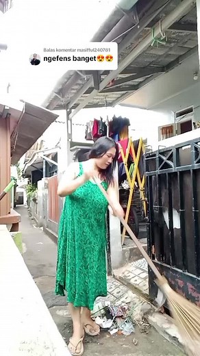 Ibu-Ibu STW: Ciuman dan Kejutan Hyper!