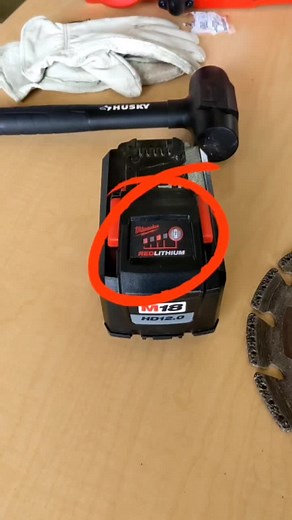 Milwaukee M18 Battery Overheating: Error Code Demonstration