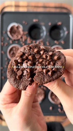 Sara Fristoe | Healthy and Easy Recipes on Instagram: "Egg Free Triple Chocolate Muffins 🍫 These muffins are so tender and moist, have no refined sugar, and truly are the perfect decadent treat! And my secret when baking egg free is to use applesauce! And to make it even easier, I like to use Trader Joe’s applesauce cups because it’s pre-measured and who doesn’t love to save a little time and thinking power! 😉 Substitution: 1 apple sauce cup= 2 eggs Ingredients: -1 cup flour -1/2 cup unsweeten