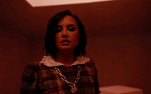 Demi Lovato《Cool For The Summer》