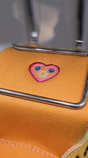 SchuheBestickt 007 Von stickerei-engelberg.ch