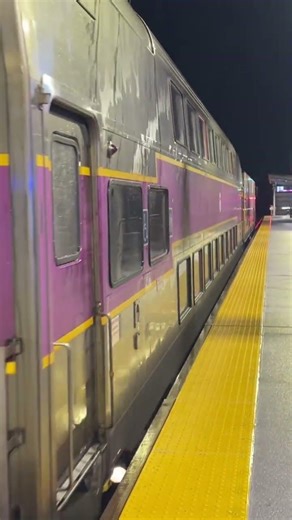 MBTA HSP46 2002 departs Winchester Center #mbta #shorts #train