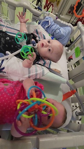 👶👶 Twins Playing Together in the Hospital ❤️ 🥹 #hospitallife #twins #nicubaby #baby