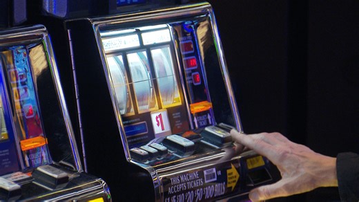 Wisconsin gambling helpline sees increase in addiction calls amid sports betting boom