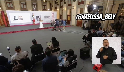 V I E R N E S Y la científica lo sabe. Así inició el circo de la mañanera.Hay que llevar una vida saludable..."¡ Tomen CERVEZA viendo el fútbol !"Así se olvidan de la violencia, de la falta de medicinas, de los feminicidios y los desaparecidos.👇🏻