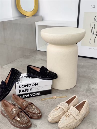 Γυναικεία loafers με στρας, χαμηλό τακουνάκι και μαλακή σόλα! Πρόλαβέ τα -20% σε μπεζ, μαύρο και καφέ 👉 Κωδ.: 1893-BEIGE Shop Now >> www.ligglo.com 🚚 Express Παράδοση σε 24 ώρες με BOX NOW ☎ 210 300 1999⁠ ______________________________⁠⁠ #ligglo #ligglovers #shoes #γυναικειαπαπουτσια #ανοιξη #καλοκαιρι#νεασυλλογη #εκπτωσεις #νεεςαφιξεις #μοκασινια #loafers