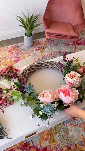 Ashley on Instagram: "Celebrate the start of Spring with a stunning DIY floral wreath you can make right at home! 🌸🌿"