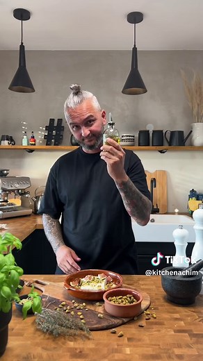 Gebackene Feta mit Feigen und Honig zubereiten