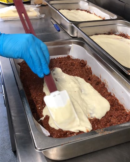 No time to cook? But love the idea of easy and quick food? Let these chefs cook for you! Fresh Chef provides you restaurant quality meals made of premium NZ ingredients cooked by these great local chefs. 🤤 𝘏𝘦𝘳𝘦'𝘴 𝘸𝘩𝘺 𝘒𝘪𝘸𝘪'𝘴 𝘢𝘳𝘦 𝘳𝘢𝘷𝘪𝘯𝘨 𝘢𝘣𝘰𝘶𝘵 𝘍𝘳𝘦𝘴𝘩 𝘊𝘩𝘦𝘧 𝘧𝘳𝘰𝘻𝘦𝘯 𝘮𝘦𝘢𝘭𝘴: ⭐️ New Zealand's most popular and loved restaurant dishes that you can now eat at home ⭐️ Lovingly crafted by skilled local chefs ⭐️ Made with fresh and seasonal local produce ⭐️ Snap-fr
