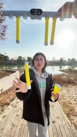 How many did she catch? 🧐 I lost count! Comment your score below! 👇 #RealHuman #Reflexes