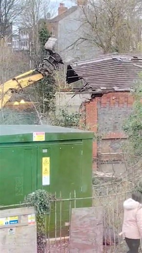 Demolition of the old Crewe electricity works are underway with the site set to become a new 64-bed care home complex. 🏗🎥 (Credit: Fizz Oscar Prevett). 👇 https://crewe.nub.news/news/local-news/plans-submitted-to-bulldoze-derelict-crewe-electricity-works-site-248861 | Crewe Nub News